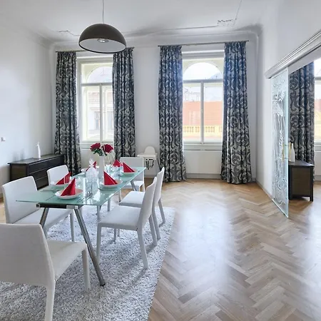 Grand By Tkc Apartahotel Praga